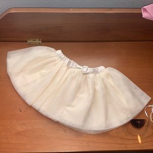 Joe Fresh Baby Girl Ivory Tutu with Bow. Size 6-12 months.